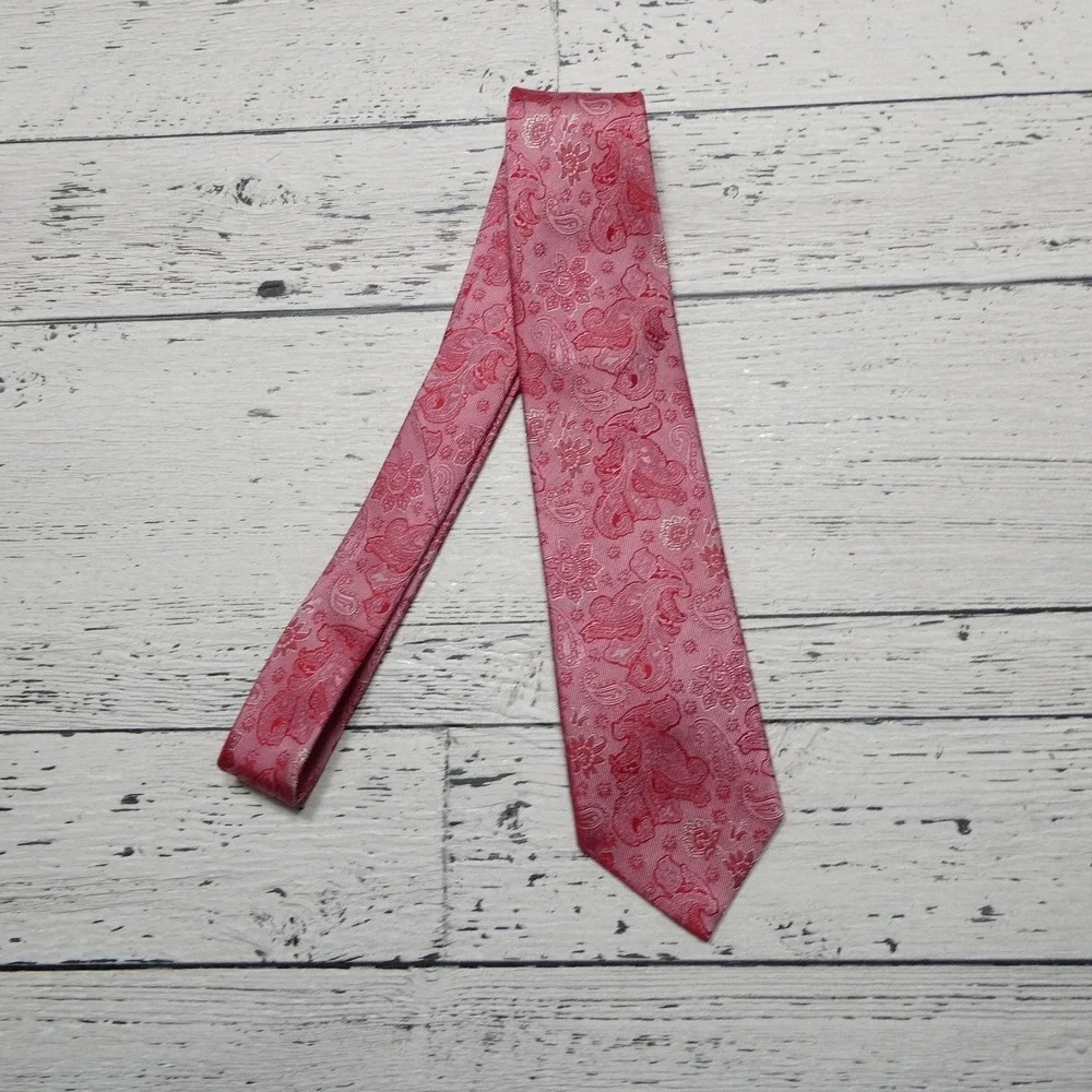 Christina Tie Mens One Size Pink Paisley 100%‎ Silk Jacquard Classic Necktie